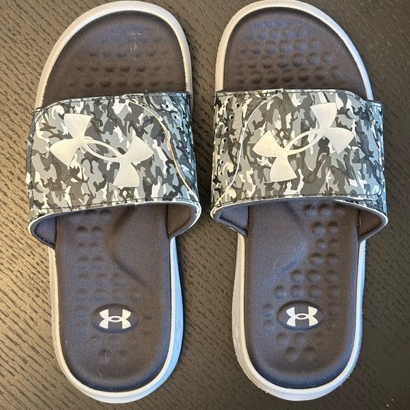 Under Armour Kids Camo Slide Sandals - Black and Gray Size 4Y - Picture 1 of 4